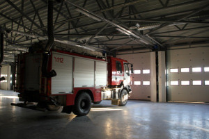 Cēsu Valsts ugunsdzēsības un glābšanas dienesta depo garāža no iekšienes